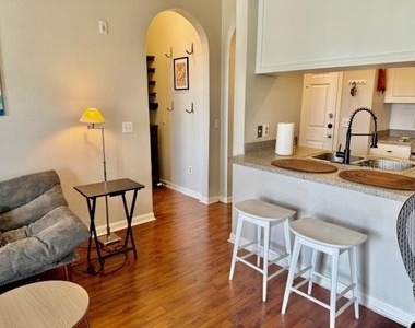 860 N Orange Avenue - Photo Thumbnail 45