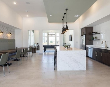 110 Zora Place - Photo Thumbnail 12
