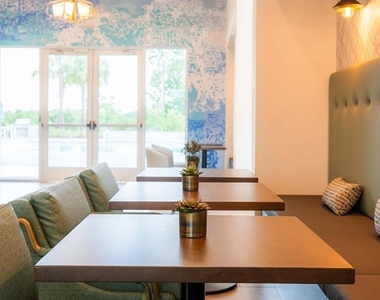 110 Zora Place - Photo Thumbnail 10