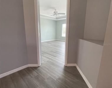 2827 Suncoast Lakes Boulevard - Photo Thumbnail 21