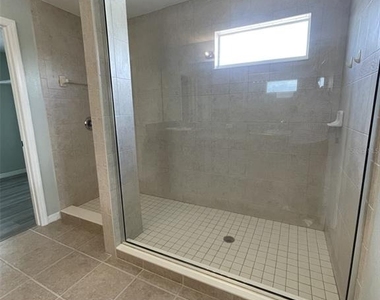 2827 Suncoast Lakes Boulevard - Photo Thumbnail 31