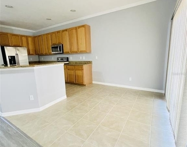 2827 Suncoast Lakes Boulevard - Photo Thumbnail 7