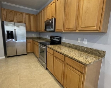2827 Suncoast Lakes Boulevard - Photo Thumbnail 8
