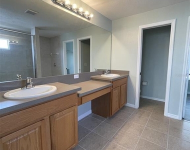 2827 Suncoast Lakes Boulevard - Photo Thumbnail 29