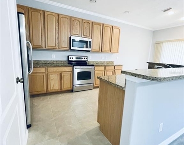 2827 Suncoast Lakes Boulevard - Photo Thumbnail 3