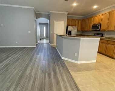 2827 Suncoast Lakes Boulevard - Photo Thumbnail 5