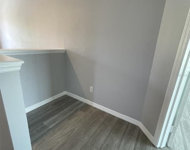 2827 Suncoast Lakes Boulevard - Photo Thumbnail 20