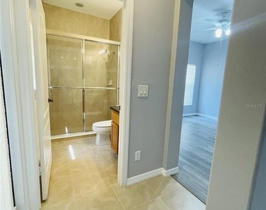 2827 Suncoast Lakes Boulevard - Photo Thumbnail 11