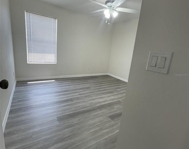 2827 Suncoast Lakes Boulevard - Photo Thumbnail 27