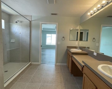 2827 Suncoast Lakes Boulevard - Photo Thumbnail 16