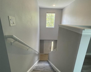 2827 Suncoast Lakes Boulevard - Photo Thumbnail 14
