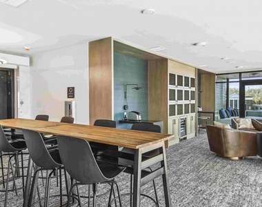 1133 Harding Place - Photo Thumbnail 8