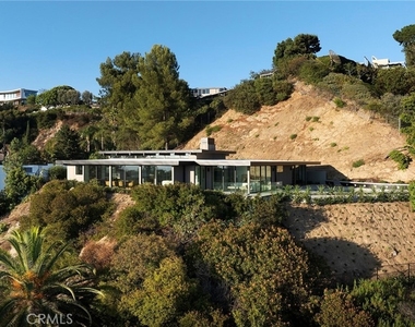 9015 Alto Cedro Drive - Photo Thumbnail 4