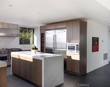 9015 Alto Cedro Drive - Photo Thumbnail 22