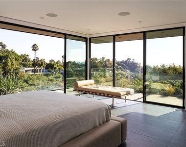 9015 Alto Cedro Drive - Photo Thumbnail 29