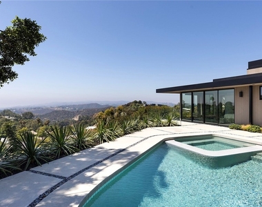 9015 Alto Cedro Drive - Photo Thumbnail 5