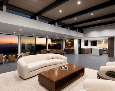 9015 Alto Cedro Drive - Photo Thumbnail 13