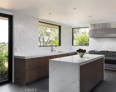 9015 Alto Cedro Drive - Photo Thumbnail 23