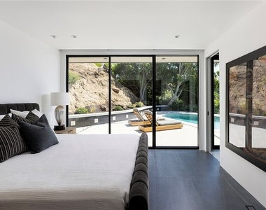 9015 Alto Cedro Drive - Photo Thumbnail 33