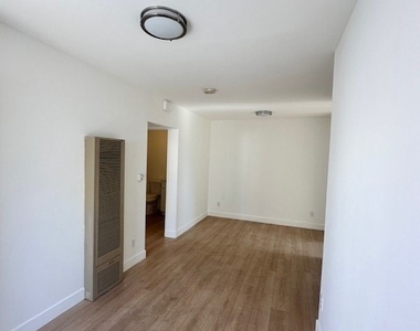 3518 W 3rd Street - Photo Thumbnail 9