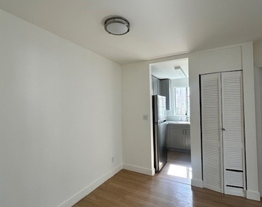 3518 W 3rd Street - Photo Thumbnail 5
