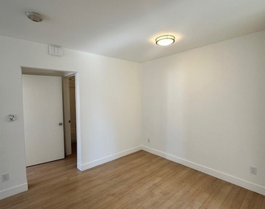 3518 W 3rd Street - Photo Thumbnail 2