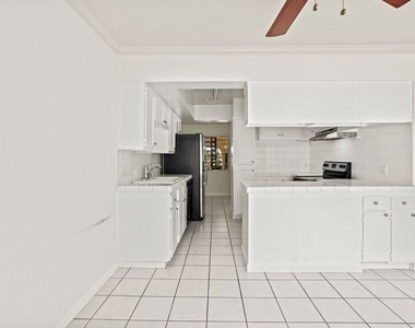 1033 6th Street - Photo Thumbnail 15
