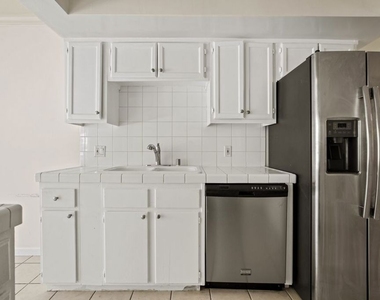 1033 6th Street - Photo Thumbnail 3