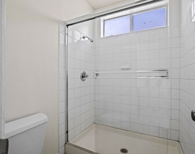 1033 6th Street - Photo Thumbnail 7