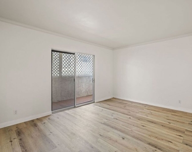 1033 6th Street - Photo Thumbnail 5