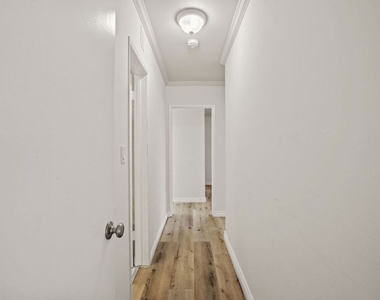 1033 6th Street - Photo Thumbnail 4