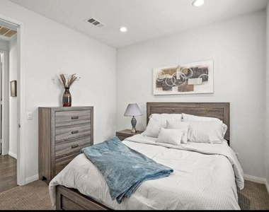 4720 E Washington Avenue - Photo Thumbnail 9