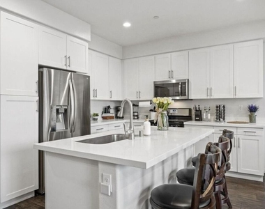4720 E Washington Avenue - Photo Thumbnail 4