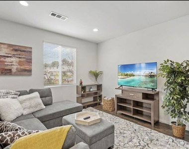 4720 E Washington Avenue - Photo Thumbnail 3