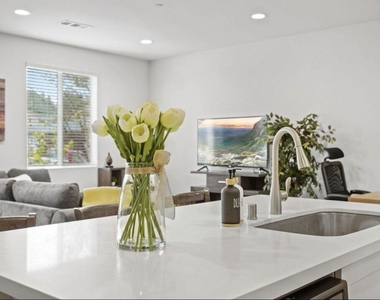4720 E Washington Avenue - Photo Thumbnail 6