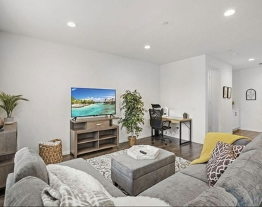 4720 E Washington Avenue - Photo Thumbnail 1