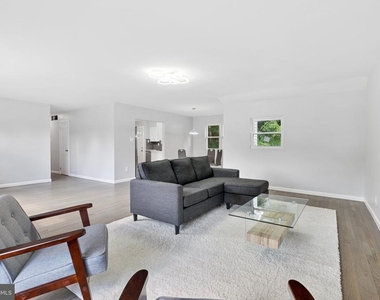 501 Bloomfield Drive - Photo Thumbnail 6