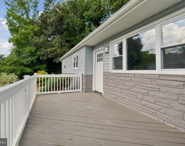 501 Bloomfield Drive - Photo Thumbnail 3
