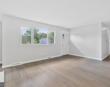 501 Bloomfield Drive - Photo Thumbnail 5
