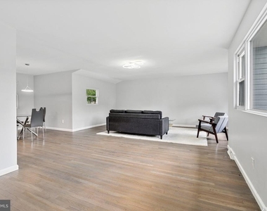 501 Bloomfield Drive - Photo Thumbnail 4