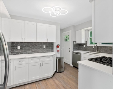 501 Bloomfield Drive - Photo Thumbnail 11