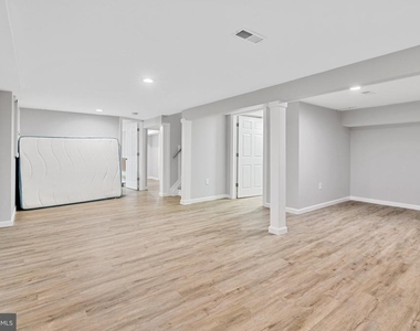 501 Bloomfield Drive - Photo Thumbnail 24