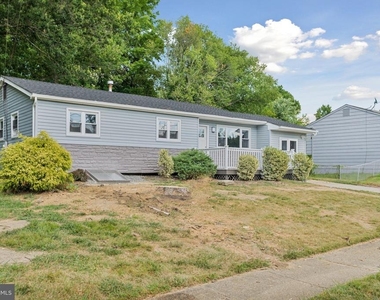 501 Bloomfield Drive - Photo Thumbnail 2