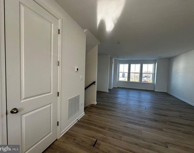 534 Rosemary Circle - Photo Thumbnail 8