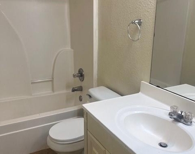 2204 Katy Ln - Photo Thumbnail 14
