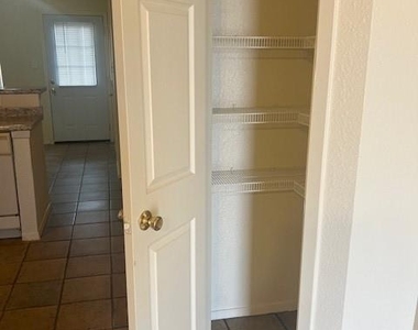 2204 Katy Ln - Photo Thumbnail 2