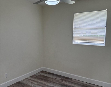 7262 Kivler Drive - Photo Thumbnail 10