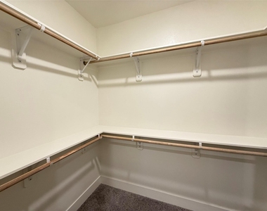 2520 Washington Ave - Photo Thumbnail 7
