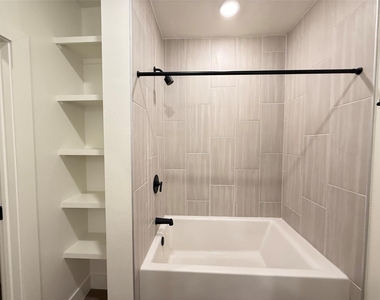 2520 Washington Ave - Photo Thumbnail 6