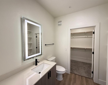 2520 Washington Ave - Photo Thumbnail 5
